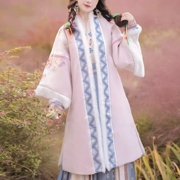 Song Dynasty Outfit Set | Top, Pleated Gradient Maxi Skirt, Lamb Wool Coat, Belt - Picture 5 of 7